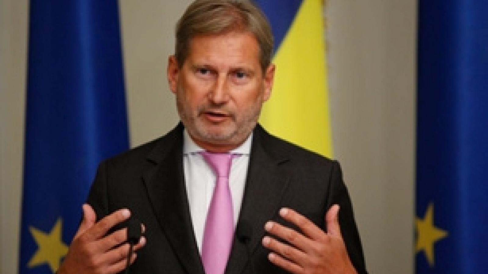 Commissioner Hahn visits Ukraine to discuss reform progress and reiterate EU support to civil society