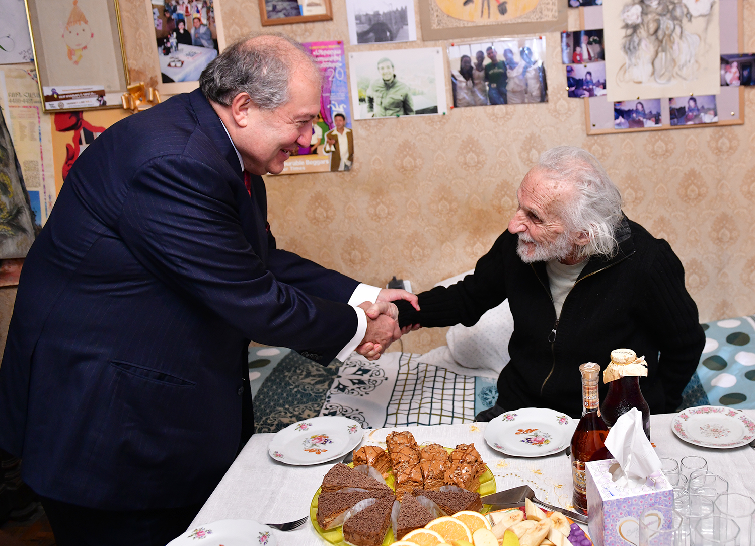 President Sarkissian handed to Ervand Manarian the badge of the People’s Artist of Armenia: ‘This is the valuation of your life’