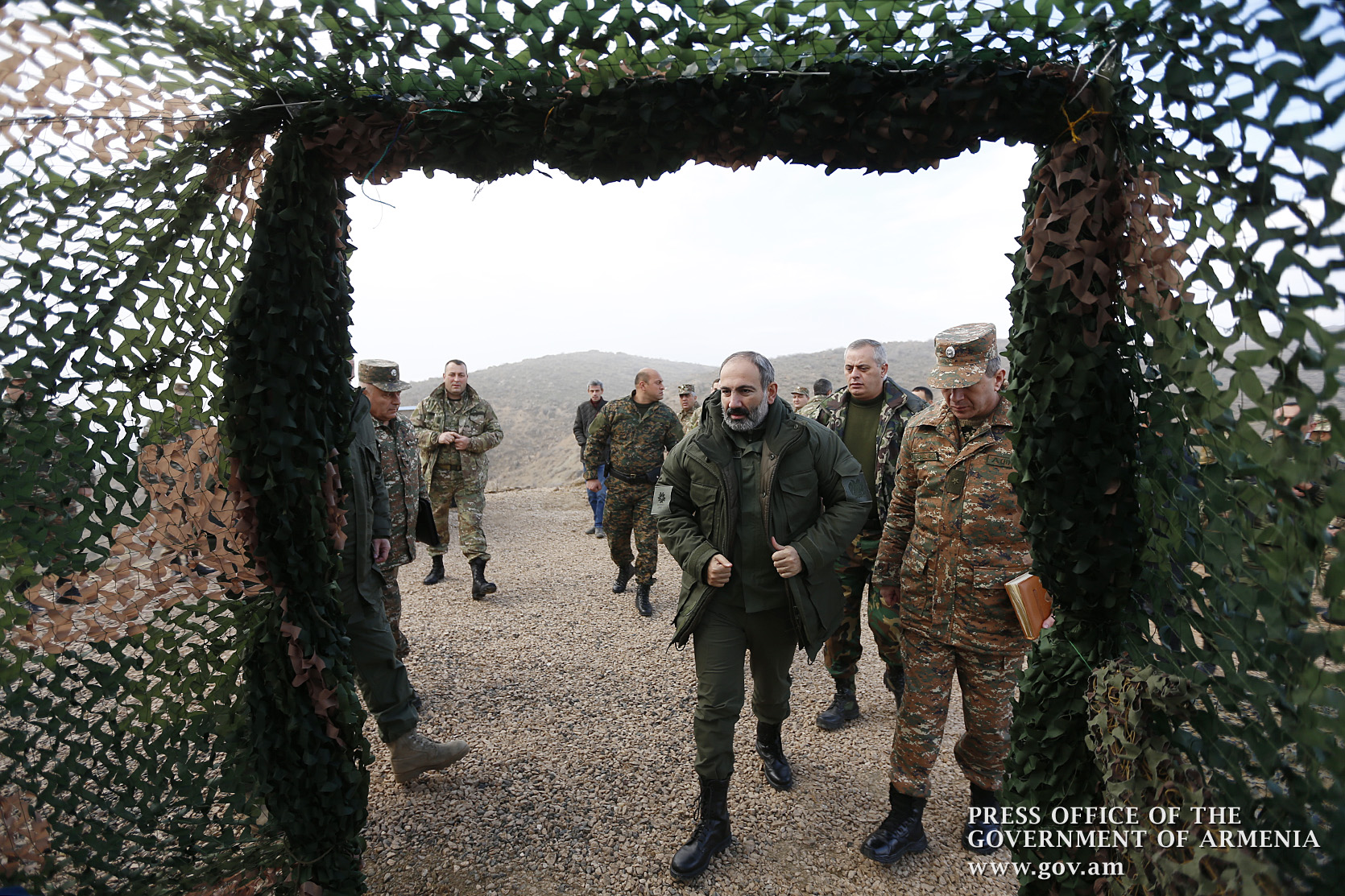 Nikol Pashinyan inspects tactical exercise at military stronghold