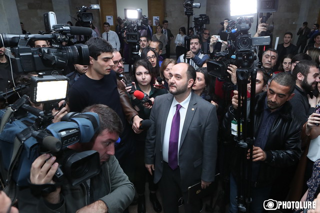 Minister of Education and Science greeted with protests at Yerevan State University