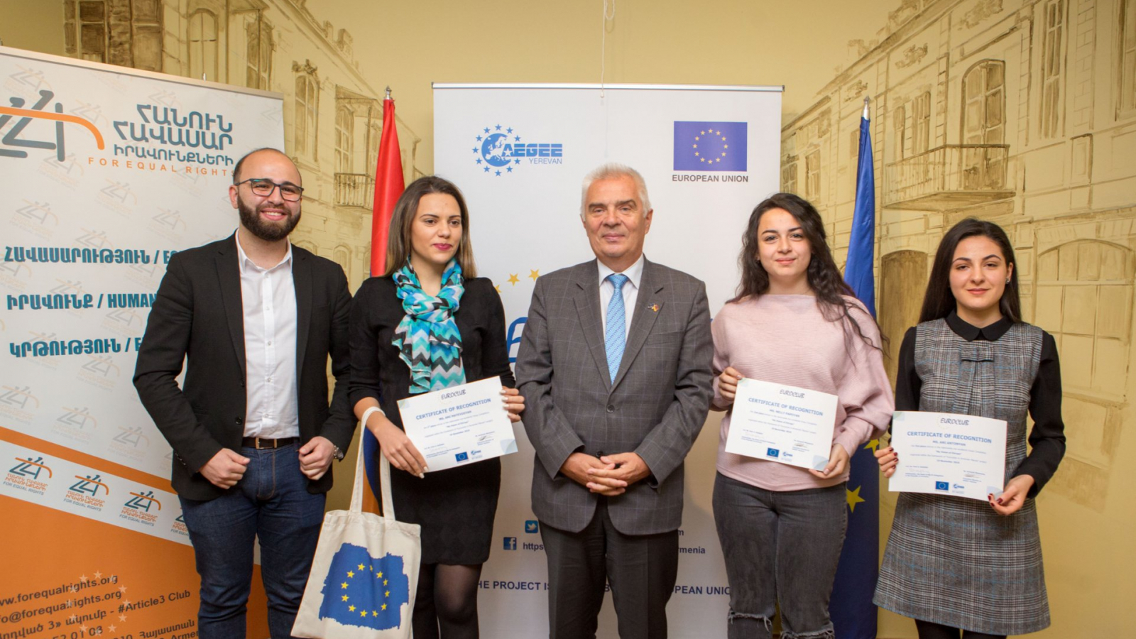 Armenia: EU presents awards to winners of “My vision of Europe” essay competition