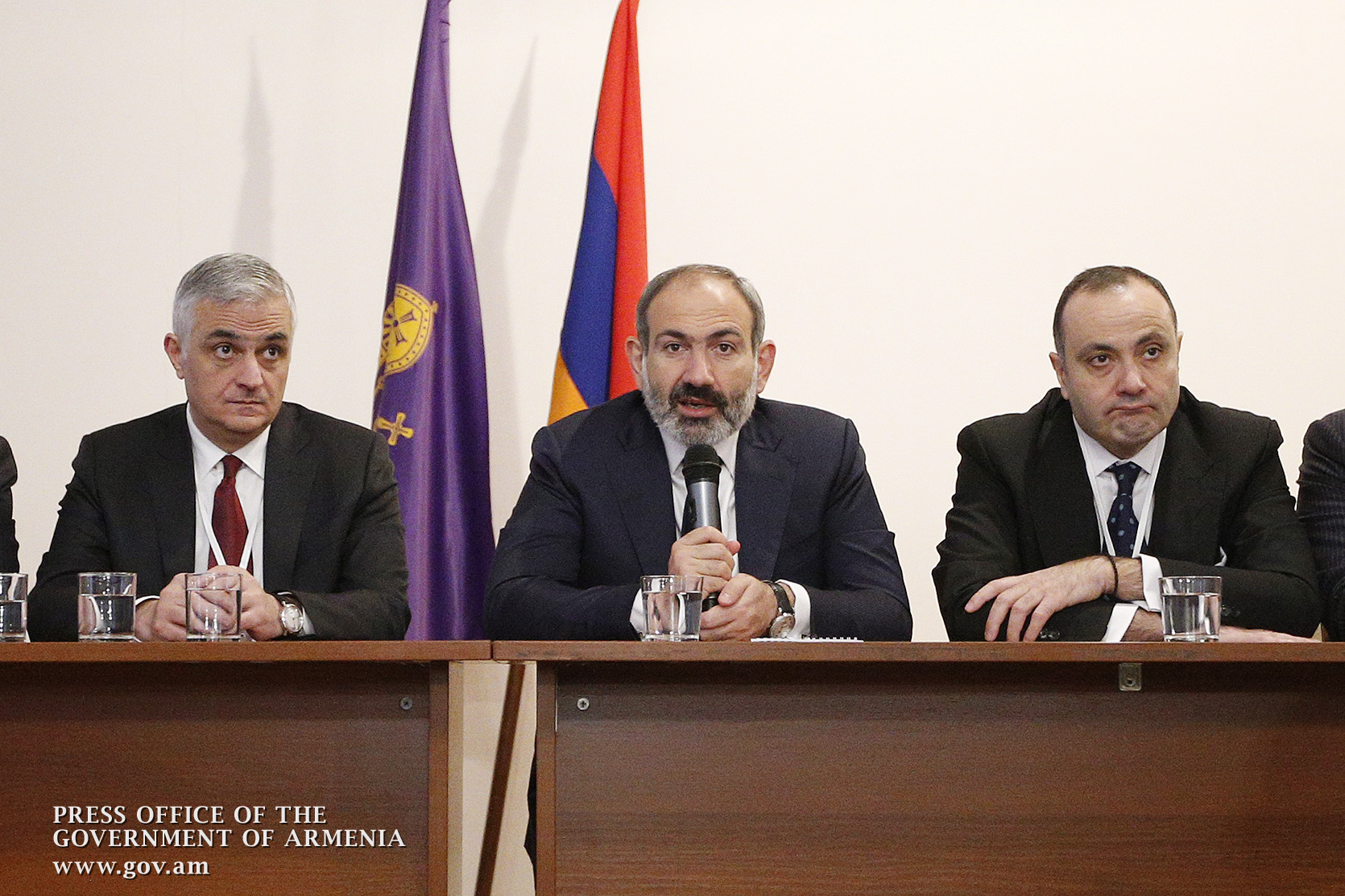 ‘The government’s task is to transform the political revolution into an economic revolution’ – Nikol Pashinyan meets with Armenian community in Saint Petersburg