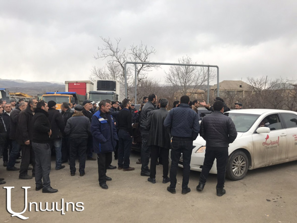 North-South investment plan workers close Yerevan-Talin highway, demand salaries