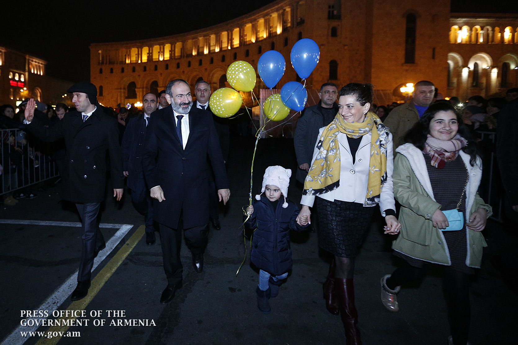 Accompanied by his family members, Nikol Pashinyan attends central Christmas tree’s lighting ceremony in Yerevan