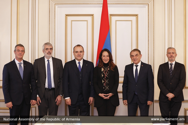 Ara Babloyan Receives Delegation Led by Vice President of Senate of Italy