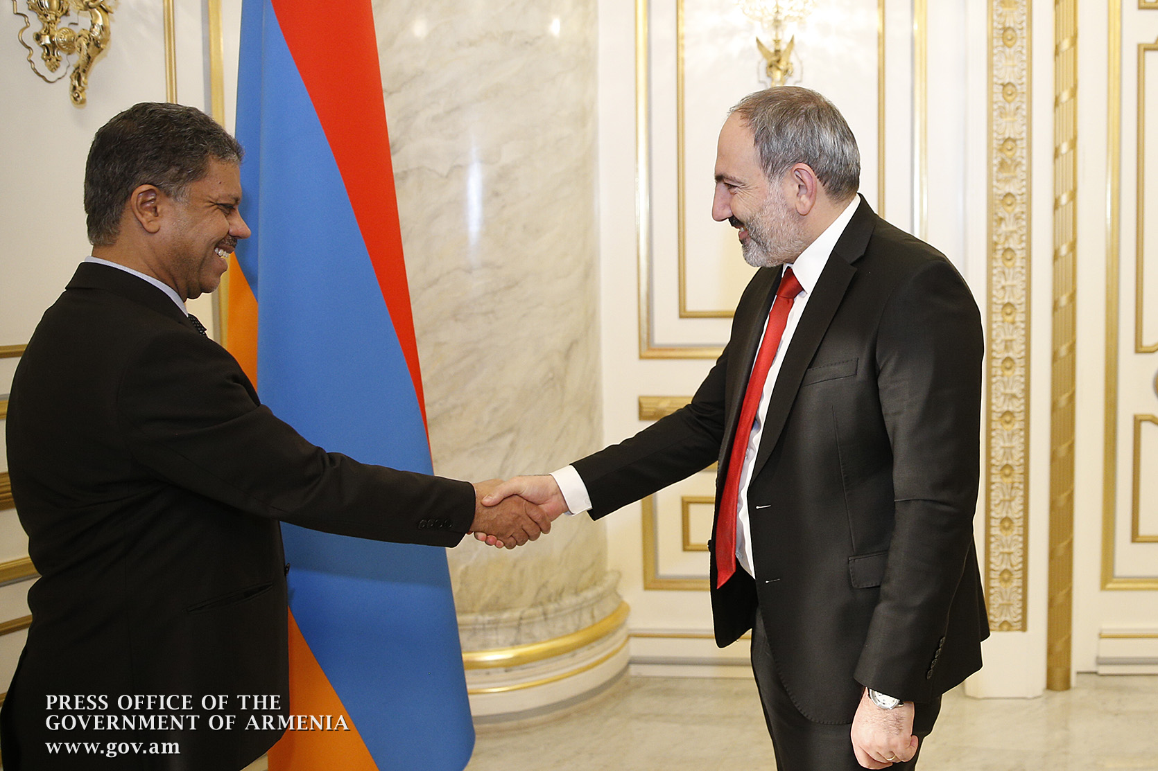Nikol Pashinyan holds farewell meeting with outgoing UAE Ambassador to Armenia