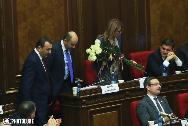 ‘Revolution of Roses’ in the National Assembly: Vice Speakers elected, Enfiajyan made nice gesture to Mane Tandilyan