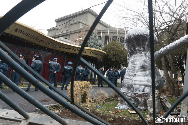 Destruction of cafes in Yerevan continues