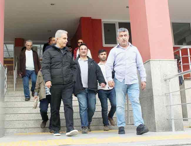 Former staff of Cumhuriyet newspaper sent back to prison – Hurriyet