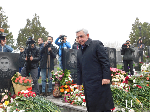 Former President Serzh Sargsyan visits Yerablur Military Pantheon