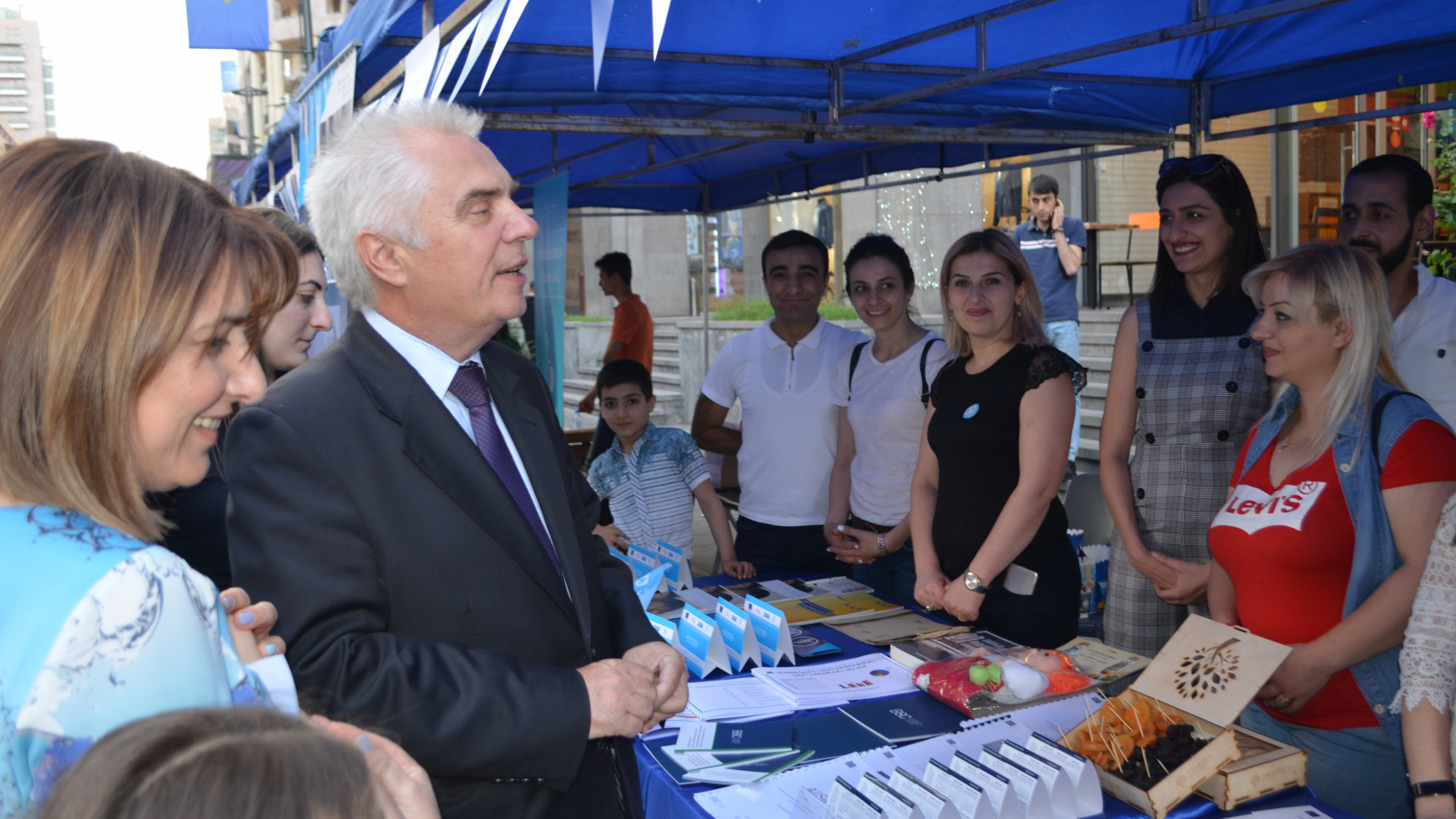 EU4Youth employment project showcases results at Europe Day fair in Armenia