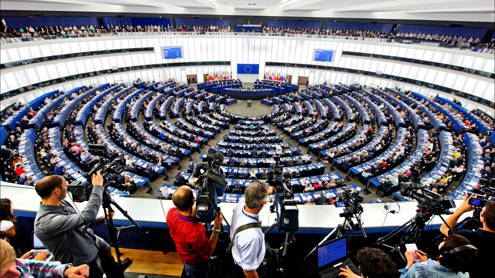 European Parliament urges Azerbaijan to withdraw from Armenian territory, release POWs and open the Lachin corridor