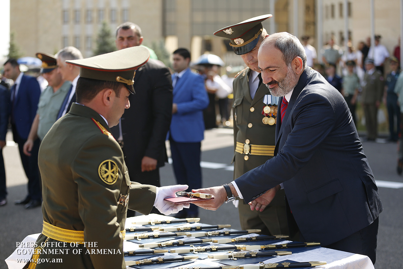 The authority of each officer should be much greater than that of his epaulettes – Nikol Pashinyan meets with graduates of military educational institutions