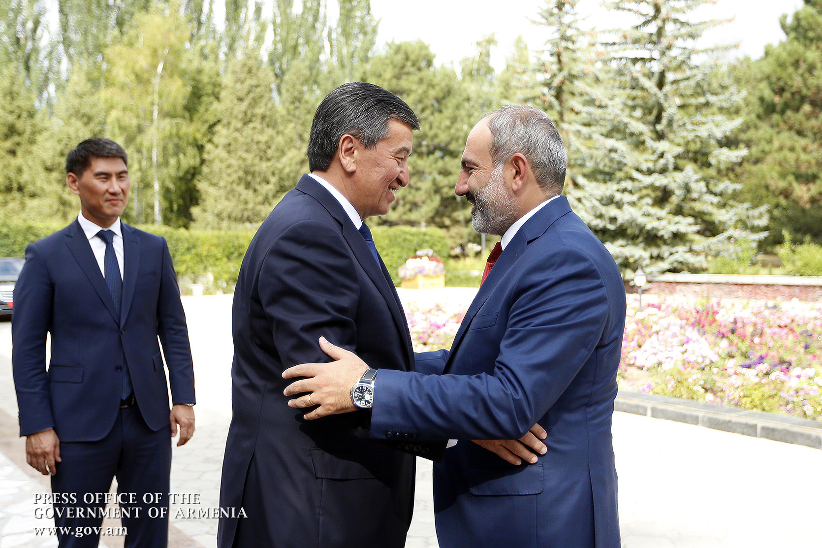 Nikol Pashinyan meets with Kyrgyz President Sooronbay Jeenbekov
