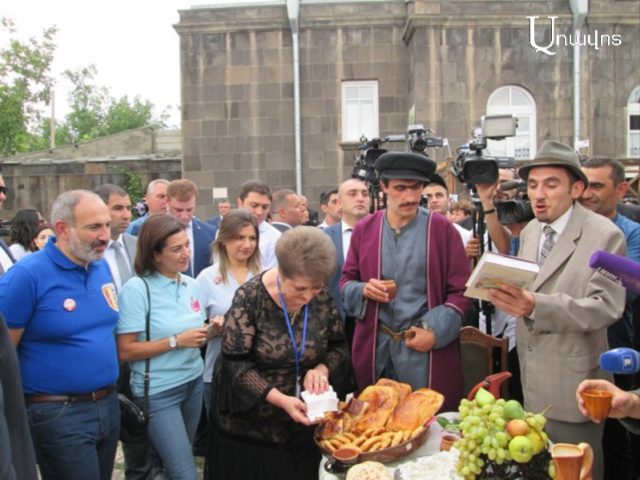 Gyumri Day on the red road of dreams: video