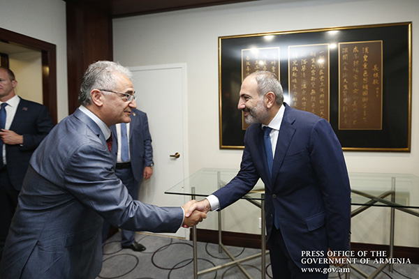 Nikol Pashinyan meets with Ramkavar Azatakan Party’s Western Coast leadership in Los Angeles