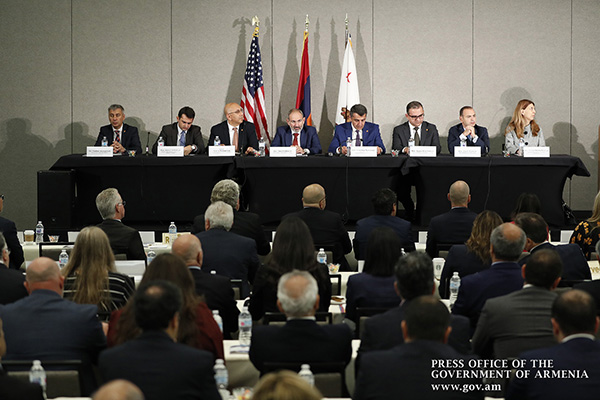 “Armenia offers investors excellent opportunities in IT, tourism, agriculture, industry, and energy”. PM attends Armenia-Los Angeles business forum