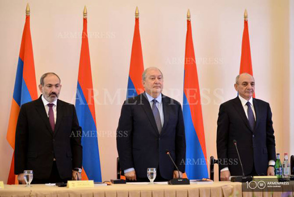 Artsakh’s President sends congratulatory messages to Armenian President and PM
