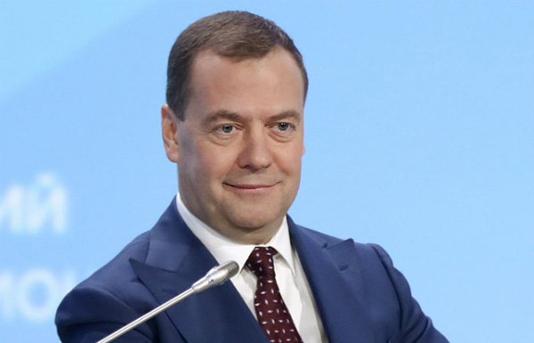 PM Pashinyan congratulates Medvedev on birthday