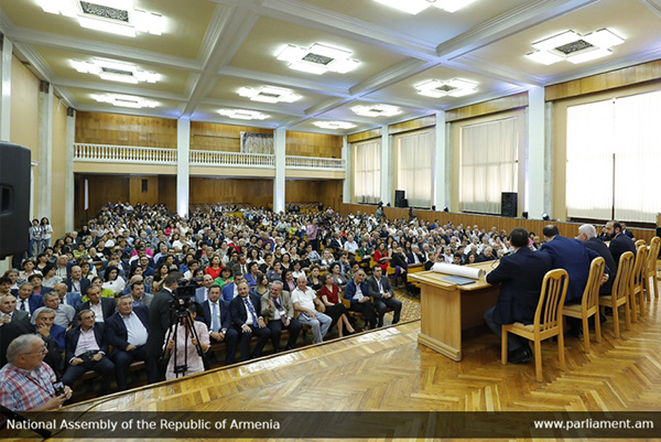 Ararat Mirzoyan takes part in Solemn Session of YSU Academic Council