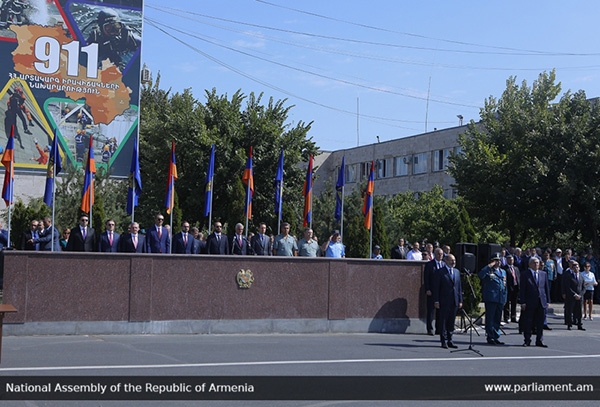 Ararat Mirzoyan takes part in festive event on Emergency Situations Ministry Worker’s Day