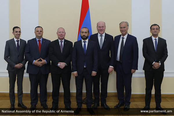 Ararat Mirzoyan receives parliamentarians of Australia