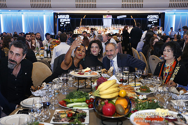 Nikol Pashinyan, Anna Hakobyan attend WCIT 2019 gala reception