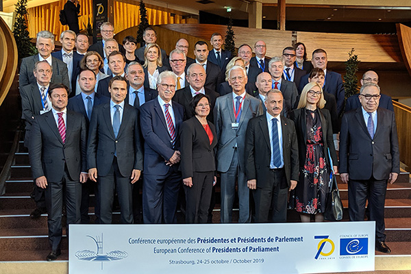 Family photo of secretaries general in Strasbourg, 25 Oct. 2019