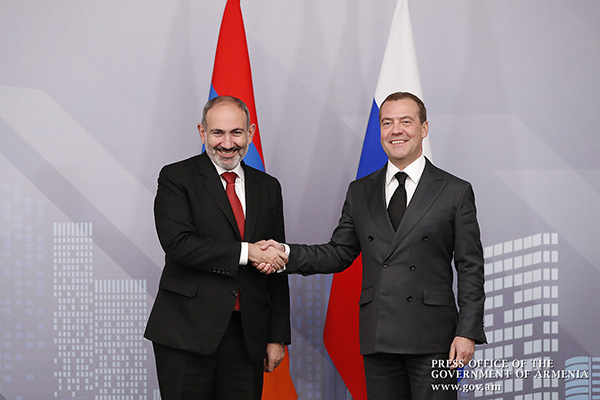 Nikol Pashinyan meets with Dmitry Medvedev in Moscow
