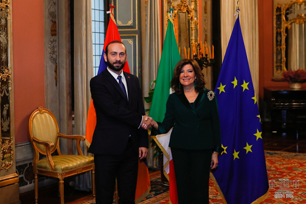 Ararat Mirzoyan meets with the President of the Senate of Italy Maria Elisabetta Alberti Casellatti
