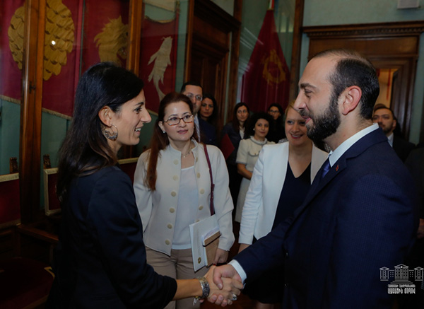 Ararat Mirzoyan meets with the Mayor of Rome Virginia Raggi