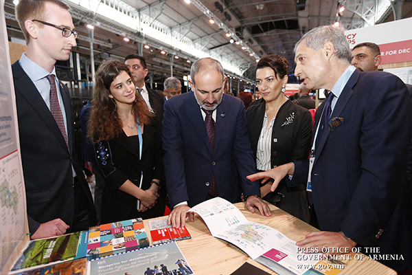 Nikol Pashinyan attends Second Paris Peace Forum; PM hands Armenian book to Forum Library