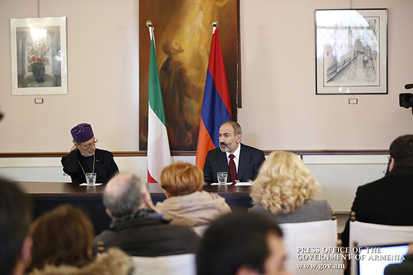 “Our government has set a key national agenda goal to substitute sectionalism with pan-Armenian ideology” – PM meets with Mekhitarist Congregation monks and Armenian community representatives of Venice