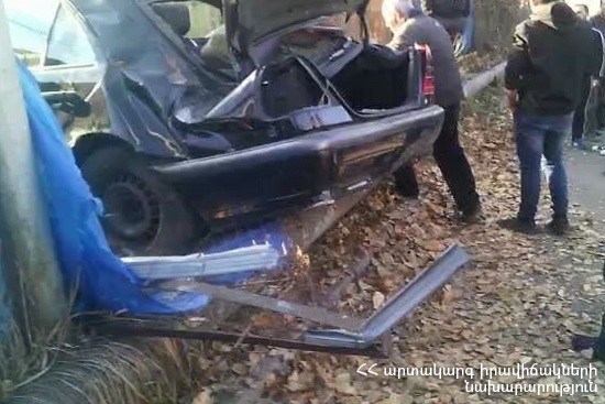 “Mercedes” had run off the roadway, crashed into a gas pipeline and turned over onto its side