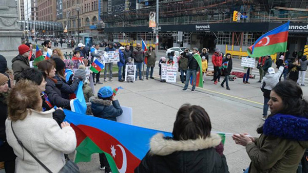 Azerbaijani anti-armenian demonstration in Toronto demanding the removal of Republic of Artsakh flag