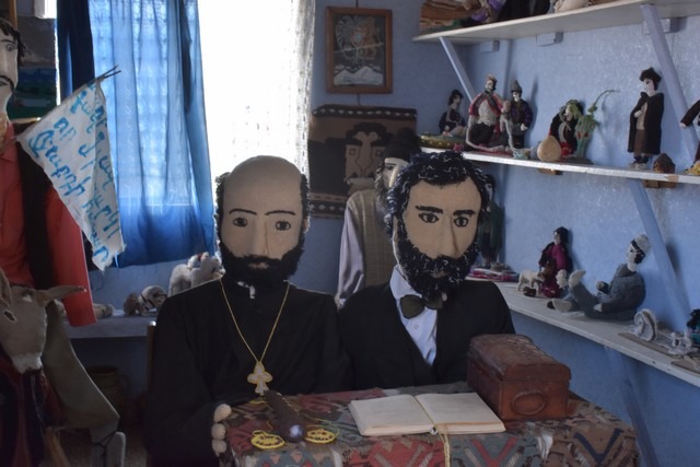 How the Lithuanian ambassador purchased dolls of Komitas and Anush