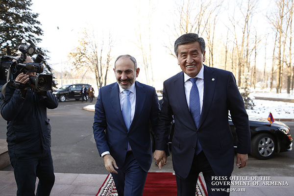 Nikol Pashinyan, Sooronbay Jeenbekov discuss economic relationship development prospects