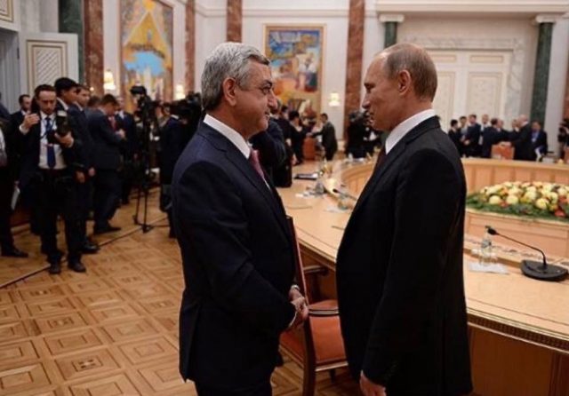 Vladimir Putin congratulates both Robert Kocharyan and Serzh Sargsyan