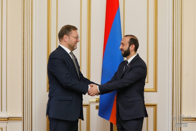 Ararat Mirzoyan receives Delegation led by RF FA Chairman of International Affairs Committee