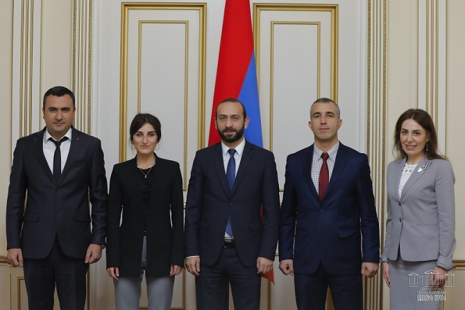 Ararat Mirzoyan receives members of Corruption Prevention Commission