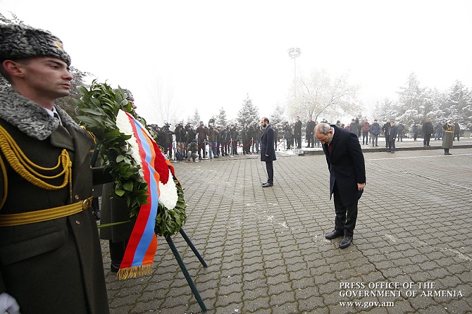 PM pays homage to victims of Armenian pogroms in Baku
