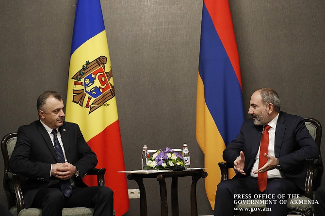 Nikol Pashinyan meets with Moldovan Premier in Almaty