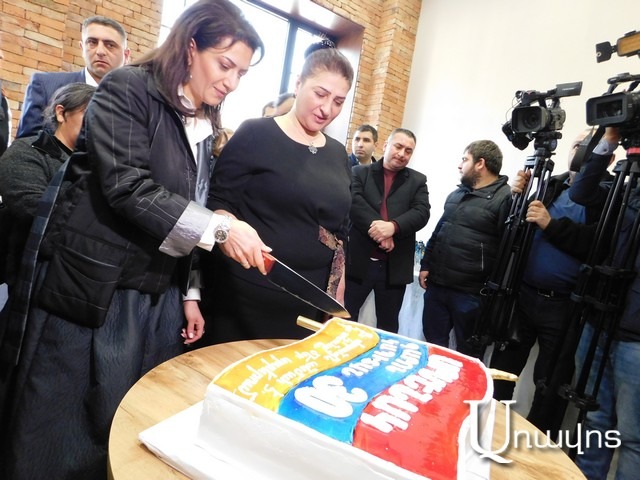 Armenak Urfanyan’s birthday cake cut by his mother and Anna Hakobyan, Armen Muradyan challenges Henrikh Mkhitaryan