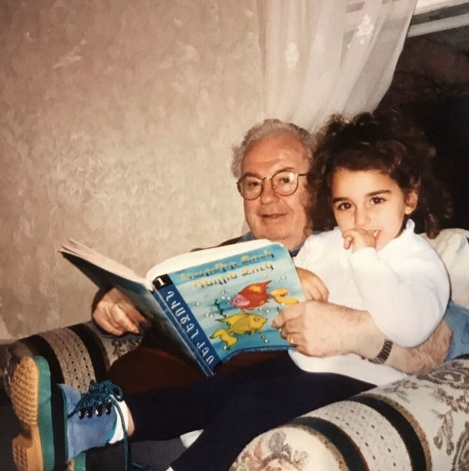 Hampartsoum Vosbigian reading an Armenian book to his granddaughter Nina Vosbigian, 2002 (Photo provided by Nina Vosbigian)