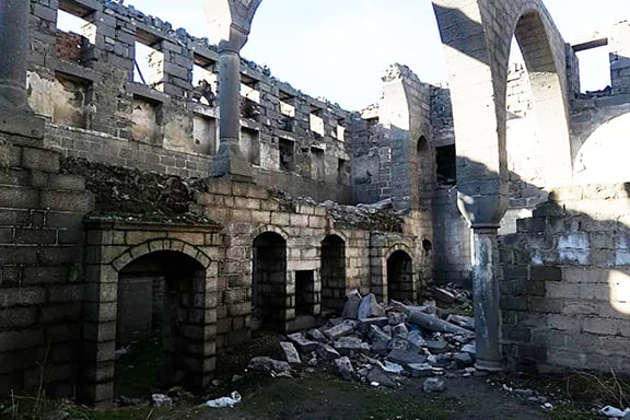 Earthquake in Turkey destroys Surp Sarkis Church’s archways