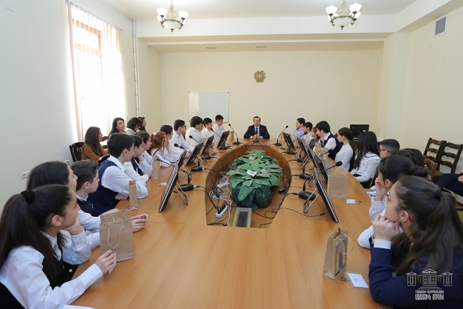 Representatives of Leonid Azgaldyan School visit parliament