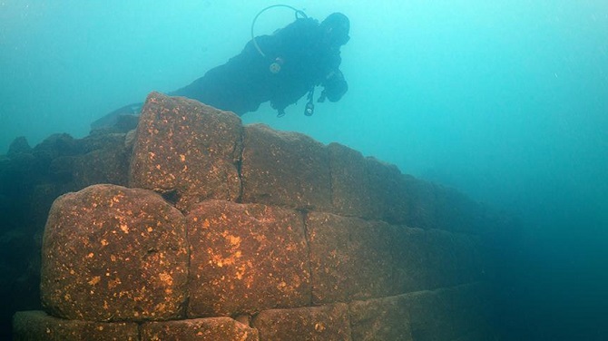 The 3,000-year-old remains of an ancient fortification have been discovered at the bottom of Turkey’s largest lake. Divers exploring Lake Van discovered the incredibly well-preserved wall of a castle, thought to have been built by the Urartu civilization