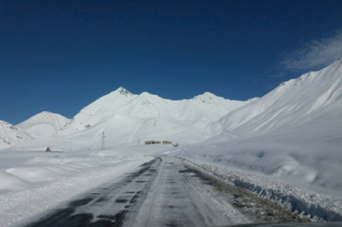 Due to unfavorable weather conditions the Gudauri-Kobi section of the Mtskheta-Stepantsminda-Larsi highway remains closed