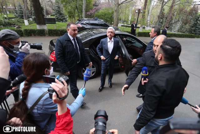 ‘This issue is so important that I cannot please reporters or society with one or two responses’: Serzh Sargsyan speaks to reporters in parliament