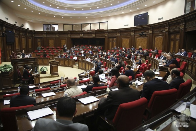 The legislative initiatives were passed in the first reading by 115 for votes